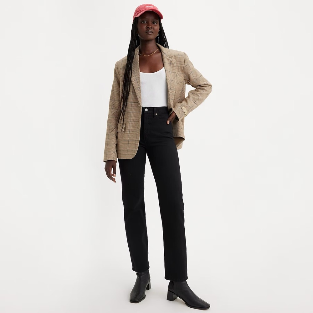 Levi’s Wedgie Straight Leg in Black Sprout. Size 24 x 28